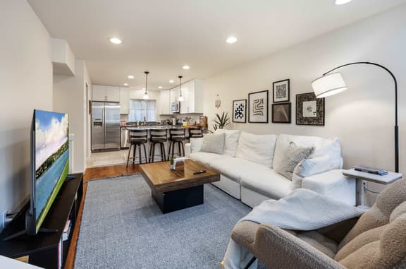 Green Lake 3BR Retreat, Rare Large Garage