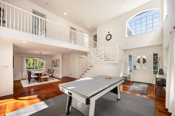 Kirkland Elegant 4B 2,5B Family Retreat with Designer Decor