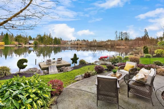 Lakeshore Serene Modern House, Dock, Billiard, Gym