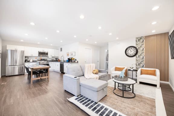 Modern & Family Oasis Minutes from SeaTac Airport