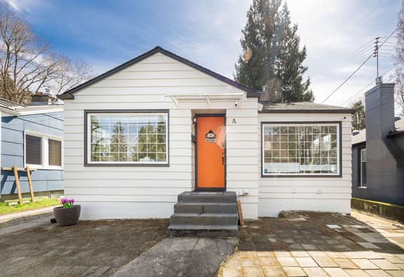 Modern 2BR Retreat w, Maple Leaf, UW&Park