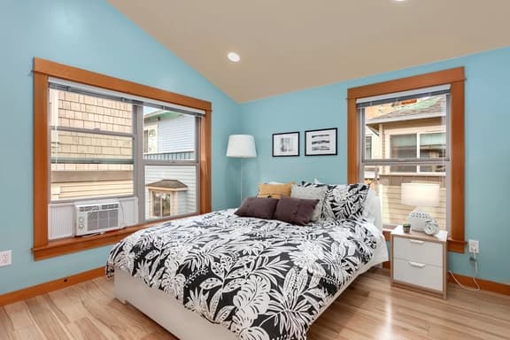Modern Townhouse near DT Seattle & Stadium, Parking