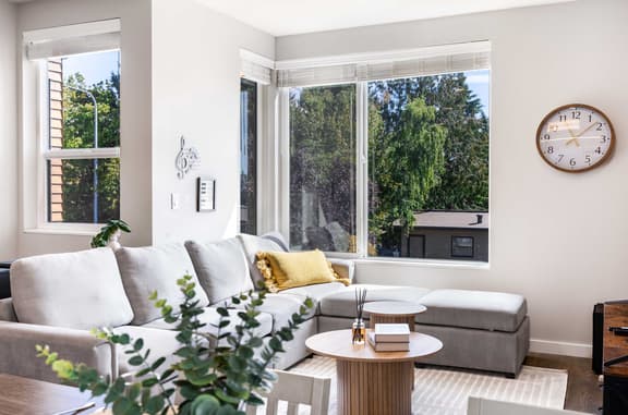 Eco-Friendly 3BR Retreat w, UW & Hospital
