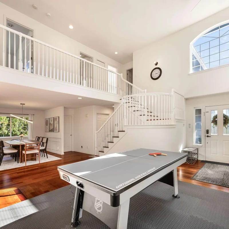 Kirkland Elegant 4B 2,5B Family Retreat with Designer Decor