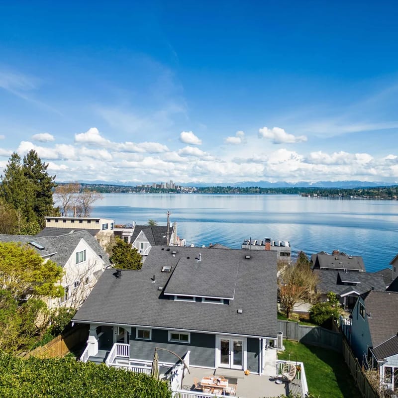 Leschi Retreat w, Breathtaking Water View,Sleeps 14